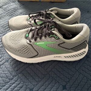 Brooks Women’s Running Shoes in Light Gray with Green Accents- 2E wide